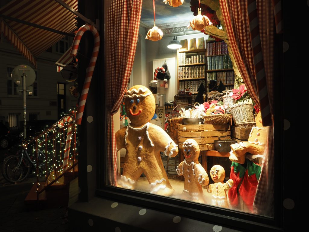 Window scene of gingerbread family Christmas decorations.