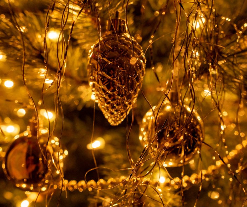 Photo of golden Christmas decorations